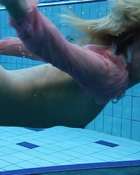 Обнаженная леди под водой 7 фотография