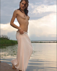 Анюта в белом платье 3 фотография Анюта в белом платье 3 фотография