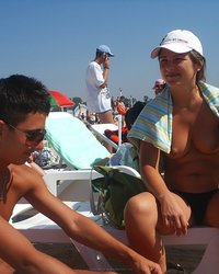 телочка загорает на пляже без лифчика 19 фотография телочка загорает на пляже без лифчика 19 фотография