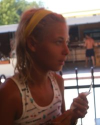 телочка загорает на пляже без лифчика 37 фотография телочка загорает на пляже без лифчика 37 фотография