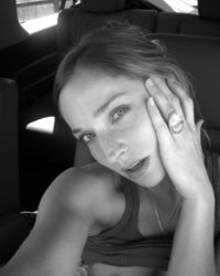 Обнаженная Бетти демонстрирует замечательное тело 5 фотография Обнаженная Бетти демонстрирует замечательное тело 5 фотография