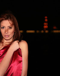 Худышка вышла голой ночью на набережную 2 фотография Худышка вышла голой ночью на набережную 2 фотография