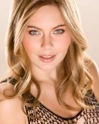 Фотомодель попозировала для модного журнала 10 фотография