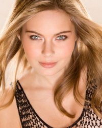 Фотомодель попозировала для модного журнала 14 фотография