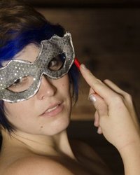 Аппетитная Симона раздевается в гараже 11 фотография Аппетитная Симона раздевается в гараже 11 фотография