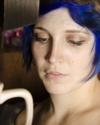 Аппетитная Симона раздевается в гараже 16 фотография Аппетитная Симона раздевается в гараже 16 фотография