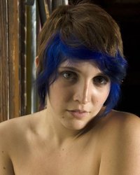 Аппетитная Симона раздевается в гараже 18 фотография Аппетитная Симона раздевается в гараже 18 фотография