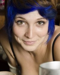 Аппетитная Симона раздевается в гараже 31 фотография Аппетитная Симона раздевается в гараже 31 фотография