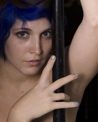 Аппетитная Симона раздевается в гараже 39 фотография Аппетитная Симона раздевается в гараже 39 фотография