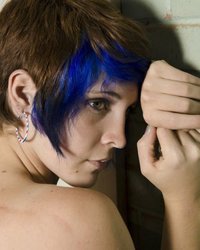 Аппетитная Симона раздевается в гараже 25 фотография Аппетитная Симона раздевается в гараже 25 фотография