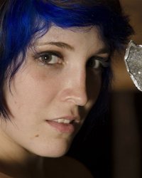 Аппетитная Симона раздевается в гараже 38 фотография Аппетитная Симона раздевается в гараже 38 фотография