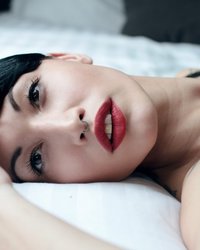 Девица соблазняет мужчин расписанным татуировками телом 5 фотография Девица соблазняет мужчин расписанным татуировками телом 5 фотография