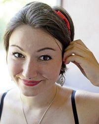 Пин-ап-красотка встречает утро у окошка 30 фотография Пин-ап-красотка встречает утро у окошка 30 фотография