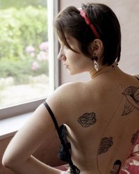 Пин-ап-красотка встречает утро у окошка 32 фотография Пин-ап-красотка встречает утро у окошка 32 фотография