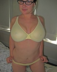 Мужик в восторге от своей пышногрудой жены 3 фотография Мужик в восторге от своей пышногрудой жены 3 фотография