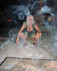 Зрелая мамзель показала свою пещерку 3 фотография Зрелая мамзель показала свою пещерку 3 фотография