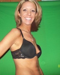 Худая тетя показывает свою щель 27 фотография Худая тетя показывает свою щель 27 фотография