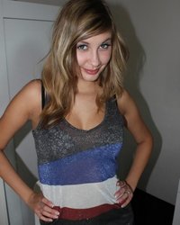 Молодая блондинка светит хорошим телом 1 фотография Молодая блондинка светит хорошим телом 1 фотография