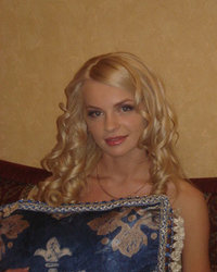 Блондинка с шикарным телом красиво позирует 1 фотография Блондинка с шикарным телом красиво позирует 1 фотография