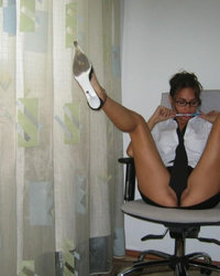 Домашняя фотсессия раскрепощенной красотки 2 фотография