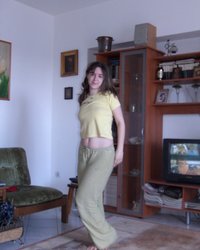 Девица исполняет стриптиз для поклонника 1 фотография Девица исполняет стриптиз для поклонника 1 фотография