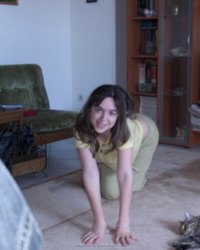 Девица исполняет стриптиз для поклонника 3 фотография Девица исполняет стриптиз для поклонника 3 фотография