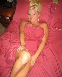 Грудастая блондинка не против поразвлечься 11 фотография