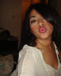 Индианка делает селфи с голыми сиськами 12 фотография Индианка делает селфи с голыми сиськами 12 фотография