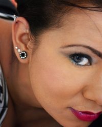 Брюнетка в красном соблазняет гостя в отеле 24 фотография Брюнетка в красном соблазняет гостя в отеле 24 фотография