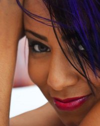 Брюнетка в красном соблазняет гостя в отеле 9 фотография Брюнетка в красном соблазняет гостя в отеле 9 фотография