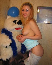 Рыжуха показала прелести плюшевому медведю 7 фотография Рыжуха показала прелести плюшевому медведю 7 фотография