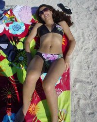 Смуглая жена позирует для мужа обнажённой и сосёт его член 4 фотография Смуглая жена позирует для мужа обнажённой и сосёт его член 4 фотография