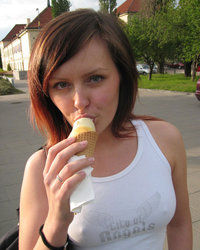 Грудастая моделька зажгла на отдыхе 2 фотография Грудастая моделька зажгла на отдыхе 2 фотография