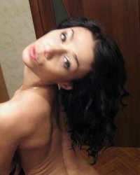 Брюнетка разделась перед объективом 19 фотография Брюнетка разделась перед объективом 19 фотография