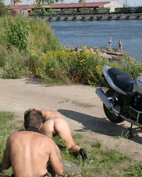 Грудастая соска попросила сфоткать ее возле пирса 9 фотография Грудастая соска попросила сфоткать ее возле пирса 9 фотография