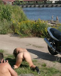 Грудастая соска попросила сфоткать ее возле пирса 11 фотография Грудастая соска попросила сфоткать ее возле пирса 11 фотография