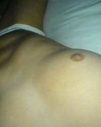 Девка фотографирует свои прекрасные сиськи 4 фотография Девка фотографирует свои прекрасные сиськи 4 фотография