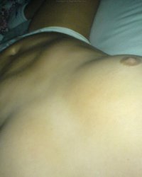 Девка фотографирует свои прекрасные сиськи 5 фотография Девка фотографирует свои прекрасные сиськи 5 фотография