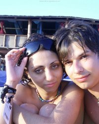 Парень убедил спутницу обнажить грудь на людном пляже 9 фотография Парень убедил спутницу обнажить грудь на людном пляже 9 фотография