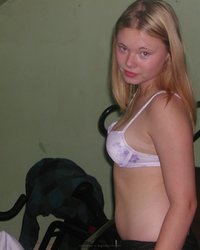 Лентяйка валяется утром голой в кресле 2 фотография Лентяйка валяется утром голой в кресле 2 фотография