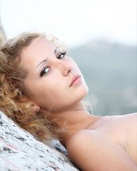 Элиза оголилась на холме 17 фотография Элиза оголилась на холме 17 фотография