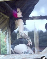 Фернанда с фиолетовыми волосами показывает свои прелести 5 фотография Фернанда с фиолетовыми волосами показывает свои прелести 5 фотография