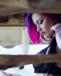 Фернанда с фиолетовыми волосами показывает свои прелести 33 фотография Фернанда с фиолетовыми волосами показывает свои прелести 33 фотография