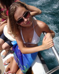 Молодуха на море в белом купальнике 4 фотография Молодуха на море в белом купальнике 4 фотография