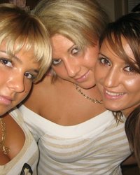 Телочки отдыхают на пляже 3 фотография Телочки отдыхают на пляже 3 фотография