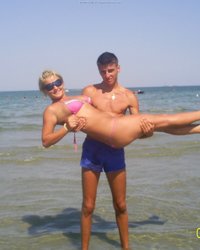 Телочки отдыхают на пляже 14 фотография Телочки отдыхают на пляже 14 фотография