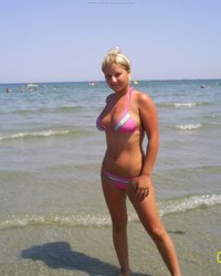 Телочки отдыхают на пляже 8 фотография Телочки отдыхают на пляже 8 фотография