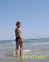 Телочки отдыхают на пляже 20 фотография Телочки отдыхают на пляже 20 фотография