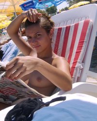 Телочки отдыхают на пляже 24 фотография Телочки отдыхают на пляже 24 фотография