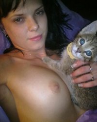 Любительница котов резво оголяется 1 фотография Любительница котов резво оголяется 1 фотография